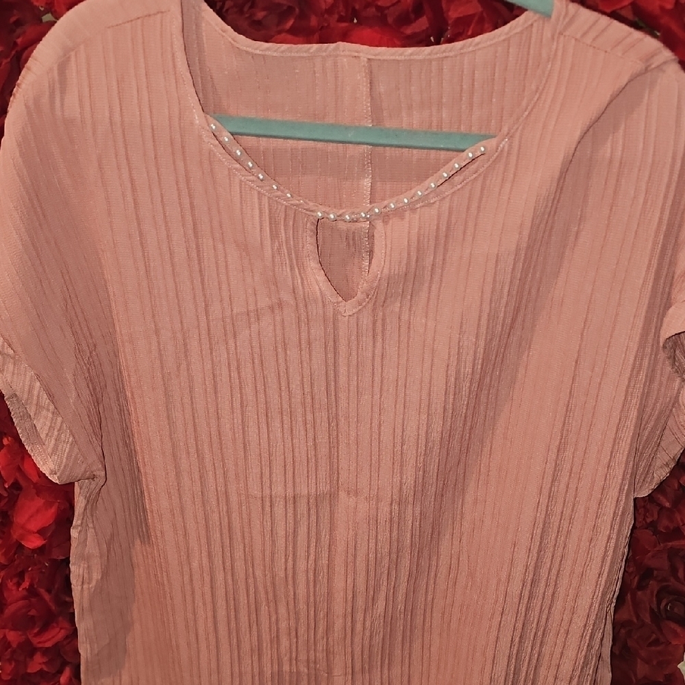 Shein NWT Elegant Pink Ribbed Women's Top With Pearl Neckline Detail Size 2XL